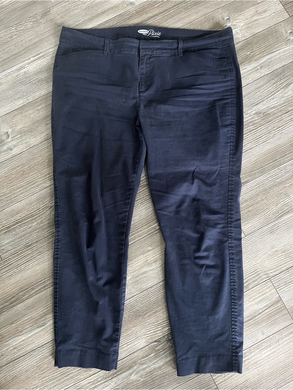 Old Navy mid rise Pixie pant